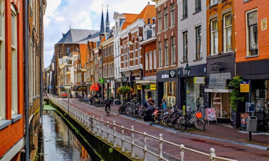 Thủ tướng đạp xe đi làm và văn hoá “nghiện" xe đạp của người Hà Lan