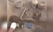Khóa thắt lưng 2.100 năm tuổi hình dạng giống iPhone được tìm thấy ở Xibia
