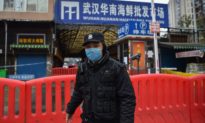 Video cảnh sát đột ngột ngã nhào xuống đất và thực hư số cảnh sát Trung Quốc đã tử vong bởi dịch bệnh Coronavirus