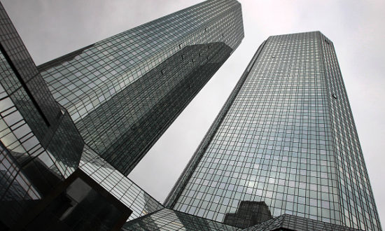 Hoảng loạn lan truyền vì thị trường lo sợ Deutsche Bank trở thành 'Credit Suisse tiếp theo'