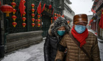 Bệnh nhân không bị nhiễm COVID-19 khóc xin được giúp đỡ trong bối cảnh khủng hoảng y tế ở Trung Quốc