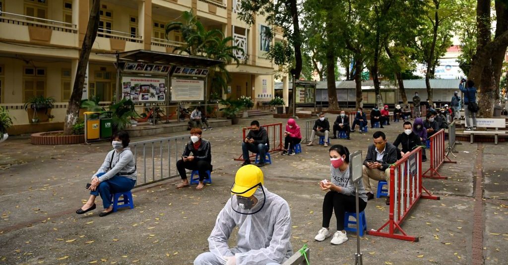 Việt Nam tăng lên hơn 4.600 ca nghi nhiễm dịch và gần 80.000 người cách ly