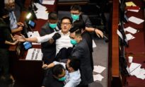 Cảnh sát Hong Kong bắt giữ 2 nhà lập pháp ủng hộ dân chủ từ cuộc biểu tình năm 2019