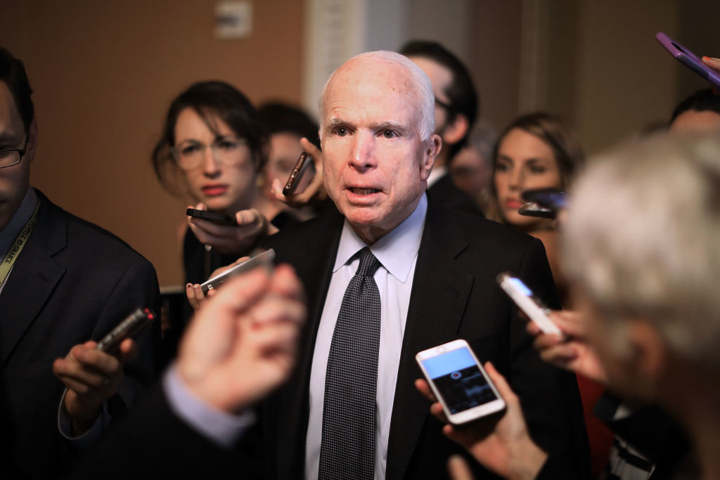 Thượng Nghị sỹ Cộng hòa John McCain phát biểu: "Quốc hội có trách nhiệm phản ứng và đáp trả trước hành động lộng quyền bất hợp pháp của ông ta (Obama)”. 