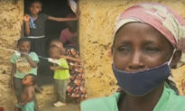 Quá nghèo, người mẹ Kenya phải nấu sỏi đá cho 8 đứa con sắp chết đói