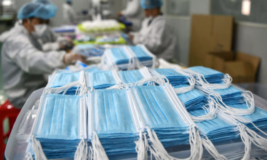Phát hiện trong khẩu trang màu xanh dùng 1 lần của Trung Quốc có chứa chất độc hại tàn phá phổi