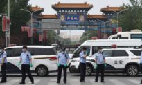 Hình ảnh: Bắc Kinh bùng phát bệnh dịch, cảnh sát vũ trang vào tiếp quản, không khí căng thẳng