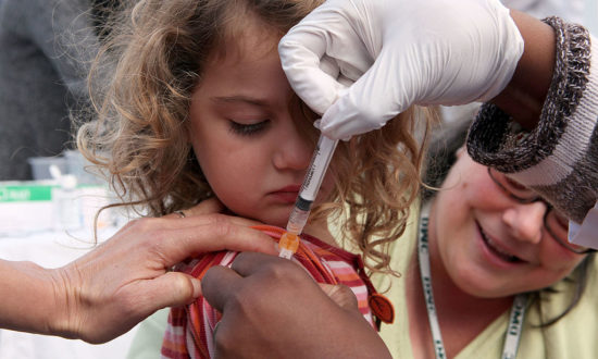 Trẻ chưa tiêm vaccine có sức khỏe tốt hơn bạn cùng lứa đã tiêm phòng