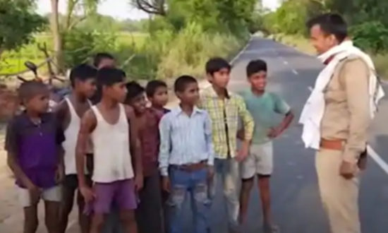10 đứa trẻ Ấn Độ tay không đi tới biên giới đòi ‘dạy cho Trung Quốc bài học'