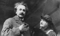 Bí quyết của thiên tài Einstein: Thành công = Làm việc + Chơi + Giữ im lặng(Radio)