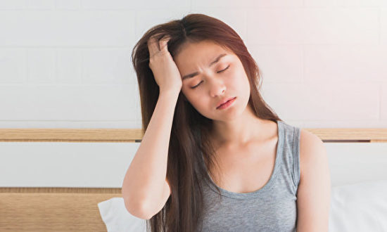 Đông Y: 3 cách giảm đau đầu không dùng thuốc, đơn giản mà hiệu quả
