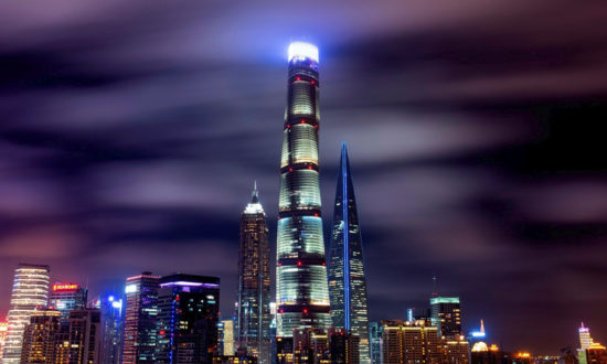 Tòa tháp cao nhất Thượng Hải biến thành 'Hoa Quả Sơn Thuỷ Liêm Động', dột từ tầng 50 xuống tầng 9