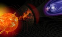 Một vết đen Mặt trời khổng lồ đang quay về Trái đất, có thể tạo ra vụ nổ đánh sập lưới điện toàn cầu