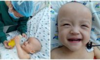 Hai bé song sinh dính liền hết sốt..., cười tít mắt khi được gặp bố mẹ