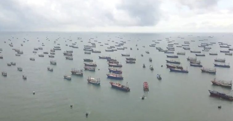 Ngư dân Việt bị bắn ở Malaysia vì tàu cá Trung Quốc tràn xuống Biển Đông?