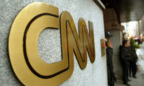 Newsmax: CNN đang cố gắng loại bỏ chúng tôi