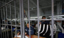 Phạm nhân phải làm việc quần quật như trâu ngựa trong các nhà tù và trại giam ở Trung Quốc
