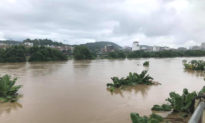 Nước sông Hồng dâng cao khi Trung Quốc liên tục xả lũ 8 tiếng