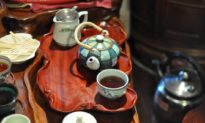Từ thời Trung Hoa cổ đại, trà không chỉ là thức uống, mà còn là thức ăn, và là phương thuốc giải độc
