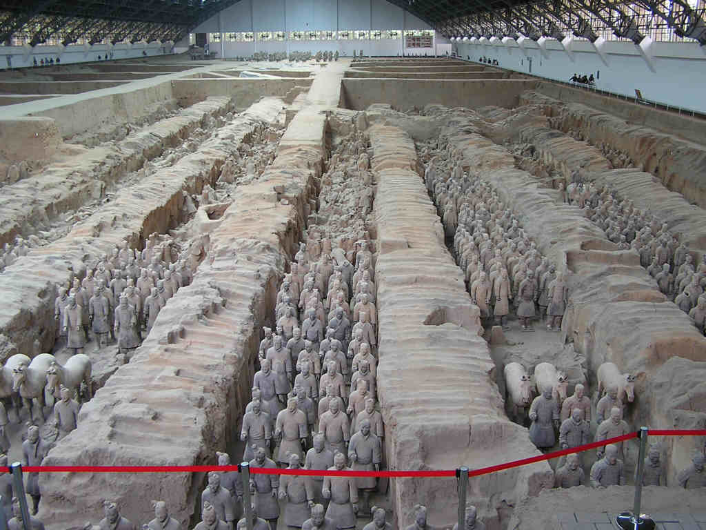 Ngày 1 tháng 3 năm 1994, "Kỳ quan thứ tám của thế giới" - hầm binh mã dũng (tượng người, ngựa bằng đất nung) của Tần Thủy Hoàng đã chính thức bắt đầu khai quật.