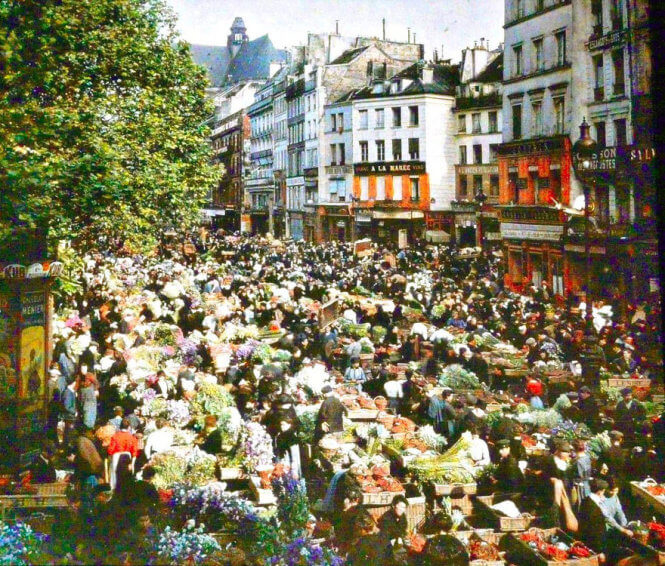 Bức ảnh này chụp khu chợ ngoài trời của Paris vào năm 1914. Bạn có thể thấy nó đông đúc và nhộn nhịp với người bán và người mua.