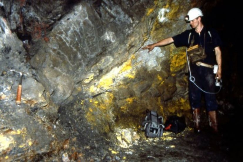 Các nhà khoa học đến khảo sát khu mỏ của nền văn minh tiền sử.