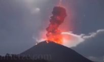 Ecuador: Núi lửa Sangay phun trào biến đêm thành ngày, vùi lấp 55.000 ha trồng chuối dưới thảm tro