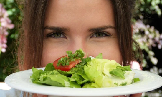 Chế độ ăn thuần chay khác chế độ 'ăn chay' trong giảm đột quỵ như thế nào?