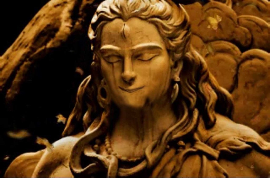 Người ta tin rằng Thần Shiva sẽ mở con mắt thứ ba trên chính giữa trán của mình cho việc hủy diệt vũ trụ. 