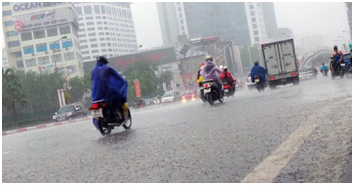 Áp thấp nhiệt đới mạnh lên thành bão hướng vào miền Trung, Bắc Bộ và Hà Nội tiếp tục mưa lớn
