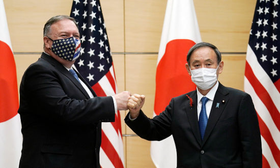Nhật - Mỹ: Sau hơn nửa thế kỷ, cú bắt tay đầu tiên là để...chống Trung Quốc