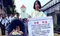 Trung Quốc: Con gái tiêm vaccine bị bại liệt, mẹ đưa đi khám thì bị chính quyền ngăn cản