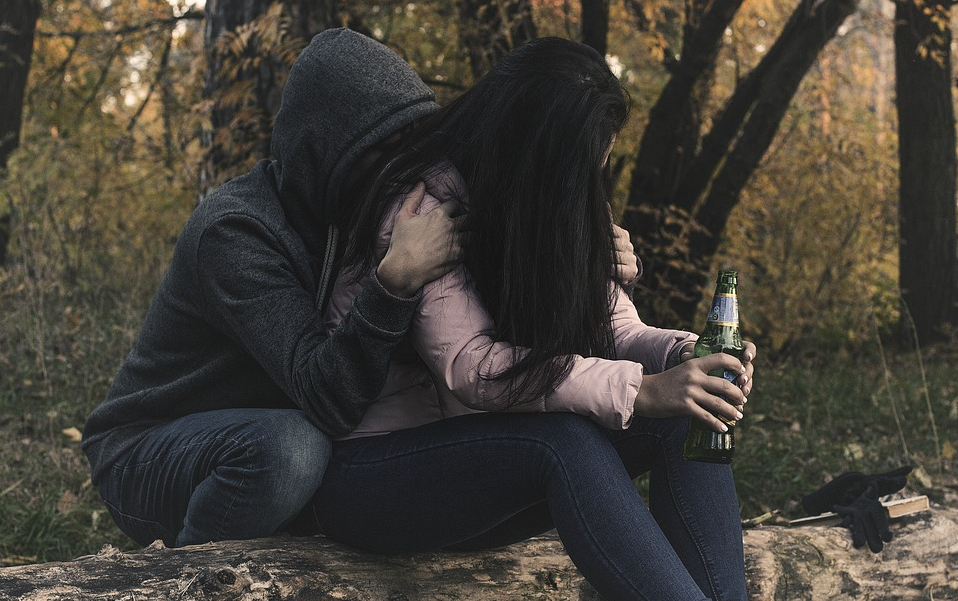 Bất chấp tỷ lệ tử vong tăng, phụ nữ vẫn uống nhiều rượu hơn trong mùa COVID