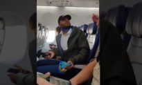 Không đeo khẩu trang… khi ăn, một người da đen ủng hộ TT Trump bị đuổi khỏi máy bay