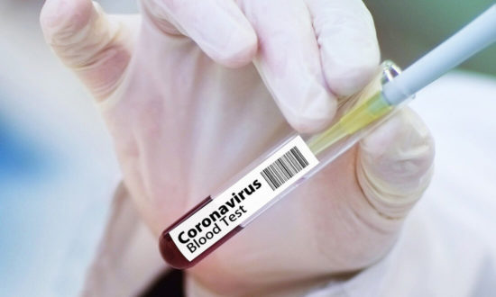 Anh: Một bác sĩ gặp phản ứng nghiêm trọng sau khi tiêm vaccine ngừa COVID-19 của Moderna