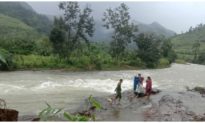 27 du khách cùng 7 người dân đang mắc kẹt trên núi Tà Giang ở Khánh Hòa