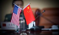 Bất chấp căng thẳng bầu cử, Mỹ đẩy mạnh kế hoạch hủy niêm yết các công ty Trung Quốc