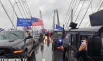 Video: Người ủng hộ Joe Biden gọi 911 “cầu cứu” khi thấy đoàn xe ủng hộ TT Trump lấn át xe của Biden-Harris...