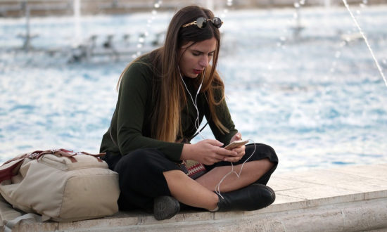 Nghiên cứu: Càng đốt thời gian trên mạng xã hội, giới trẻ càng có nhiều nguy cơ bị trầm cảm