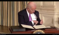TT Biden suy giảm trí nhớ: Lập cập nhét bút vào túi và nói lời vô nghĩa?