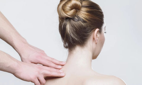 Nghiên cứu: Bấm huyệt giúp giảm đau thắt lưng hiệu quả hơn trị liệu thường quy