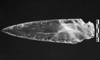 Dao găm bằng pha lê 5.000 năm tuổi được tìm thấy trong lăng mộ ở Tây Ban Nha