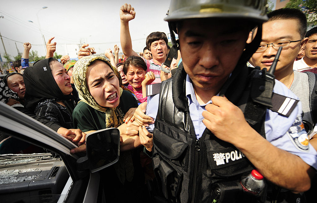 Trung Quốc: Phụ nữ trong các trại tập trung ở Tân Cương bị cưỡng hiếp và tấn công tình dục hàng đêm