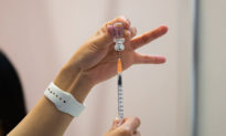 1 tháng sau khi tiêm vaccine nội địa, nhân viên y tế Trung Quốc nhiễm COVID-19