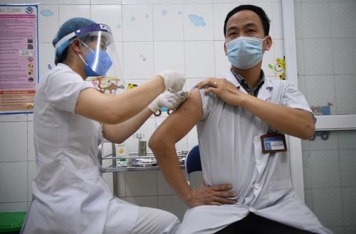 Trong tuần này, Việt Nam tiêm vaccine COVID-19 diện rộng