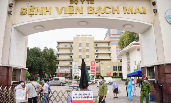 Bệnh viện Bạch Mai: Hơn 200 nhân sự nghỉ việc
