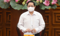 Thủ tướng Việt Nam chủ trì cuộc họp khẩn về chống dịch COVID-19