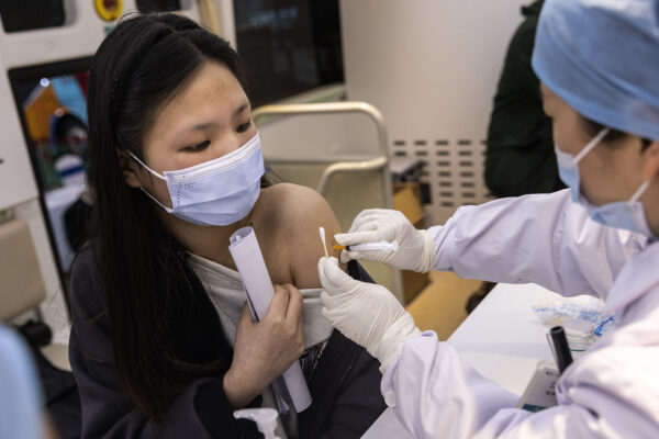 Bộ Y tế Việt Nam đang thẩm định cấp phép vaccine Trung Quốc