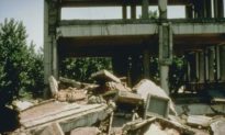 Trận động đất Đường Sơn đã phá hủy tất cả các tòa nhà, nhưng không làm rung chuyển lăng mộ này
