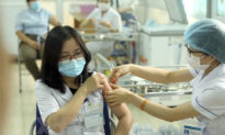 Một nhân viên y tế sốc phản vệ sau khi tiêm vaccine Covid-19 ở Đà Nẵng